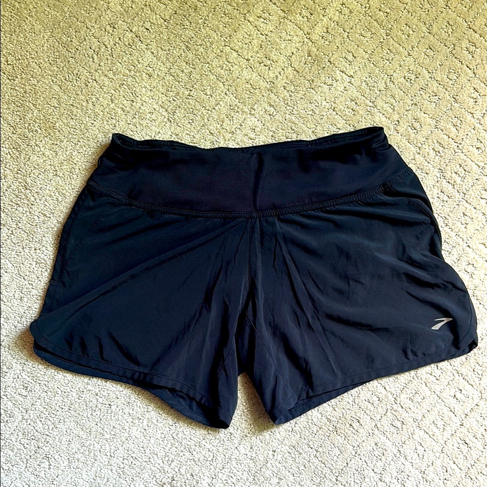 Brooks 2-in-1 Running Shorts Size Small